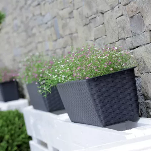 Rattan hatású műanyag peremes balkonláda fehér (ISR400P/S449)