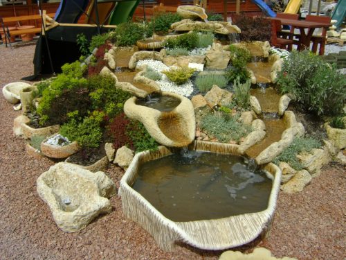 Csobogó elem tufás, bal ív elem (5.)