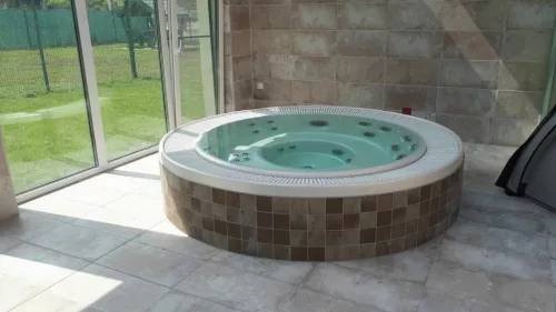 VitalSpa Goa jakuzzi