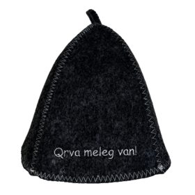 Szaunasapka sötét, hímzett "Qva meleg van"