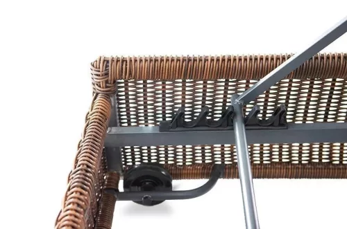 Napozóágy gurítható rattan, párnával barna